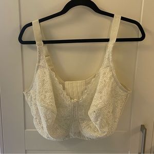 Women’s never worn lacy bra